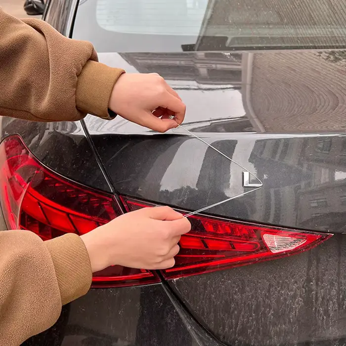  Outil de démontage d'emblèmes de voiture