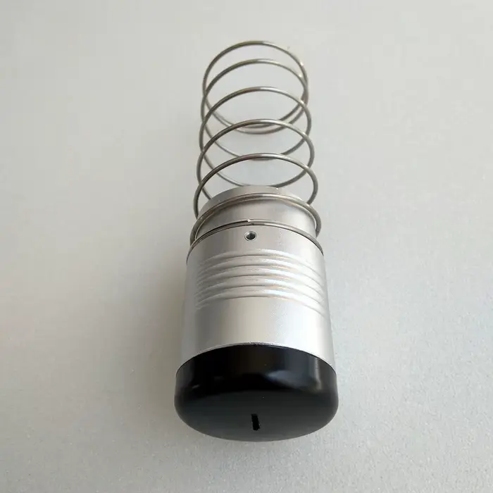 Pied presseur pour outil à couteau oscillant