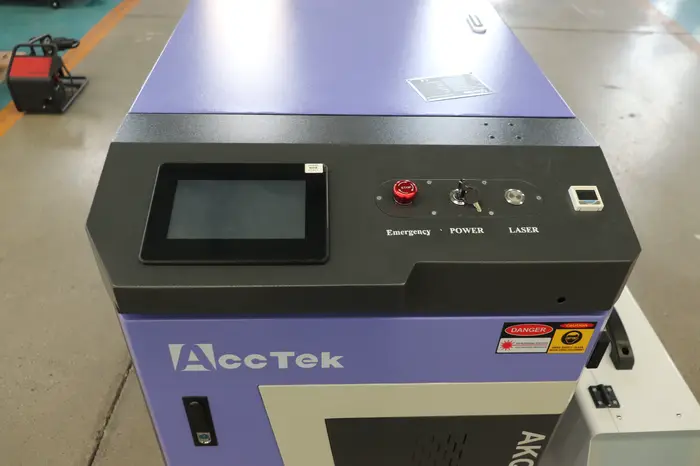 Machine de soudage Laser portative avancée 2000W 3000W 3 en 1