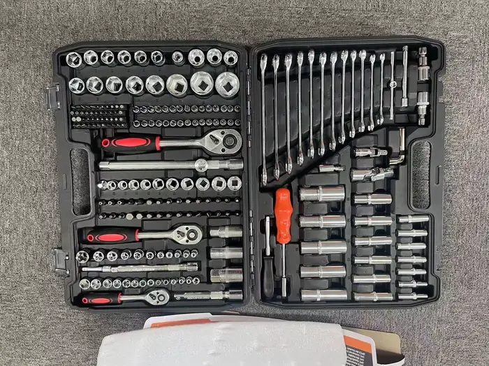Ensemble d'outils en acier au carbone de 216 pièces, design type valise