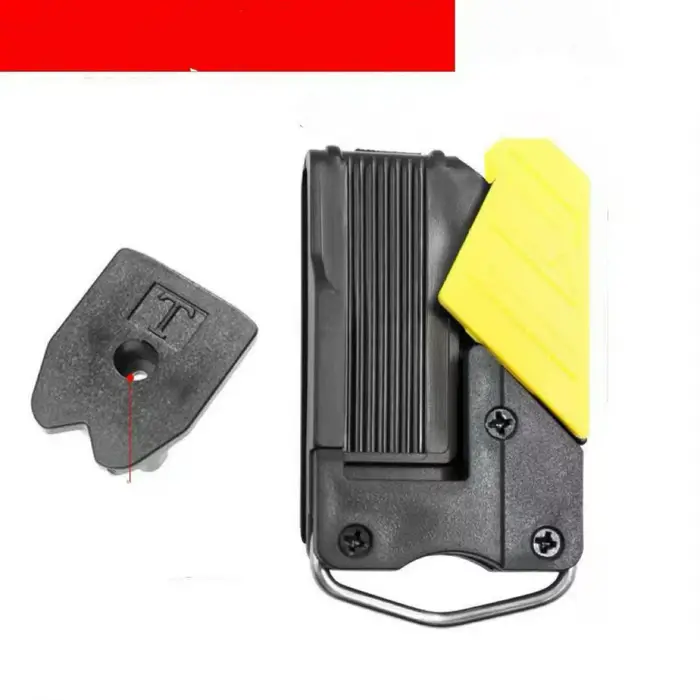 Clip de fixation universel pour ceinture