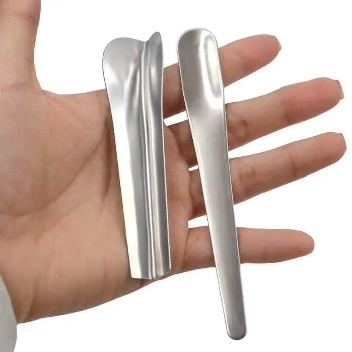Truelle d'angle ergonomique pour le plâtrage mural