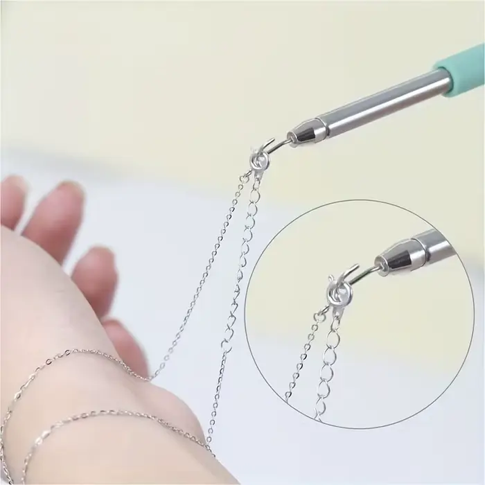 Outil d'aide à la pose de bracelets et bijoux