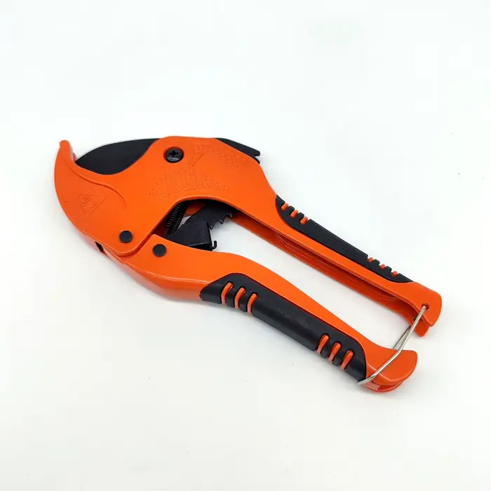 Outils de coupe de tuyaux en PVC
