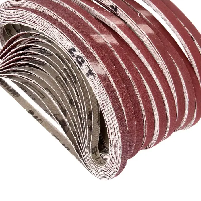Écran de ponçage avec grille souple pour ponceuse à bande