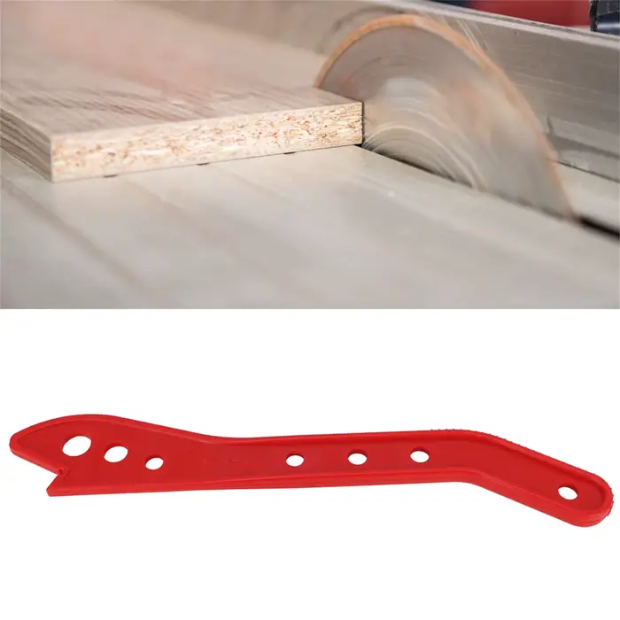 Bâton poussoir de sécurité pour scie à bois rouge
