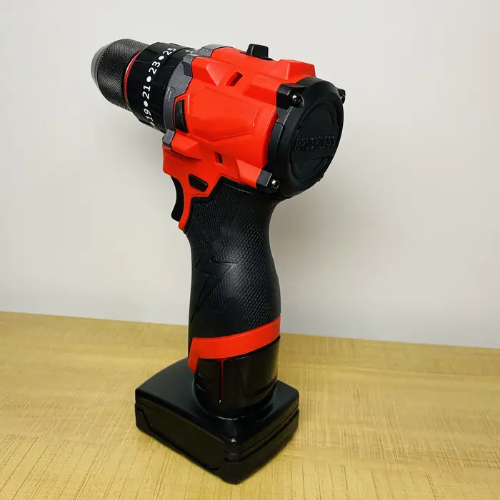 Perceuse-visseuse à percussion sans fil Milwaukee 12V