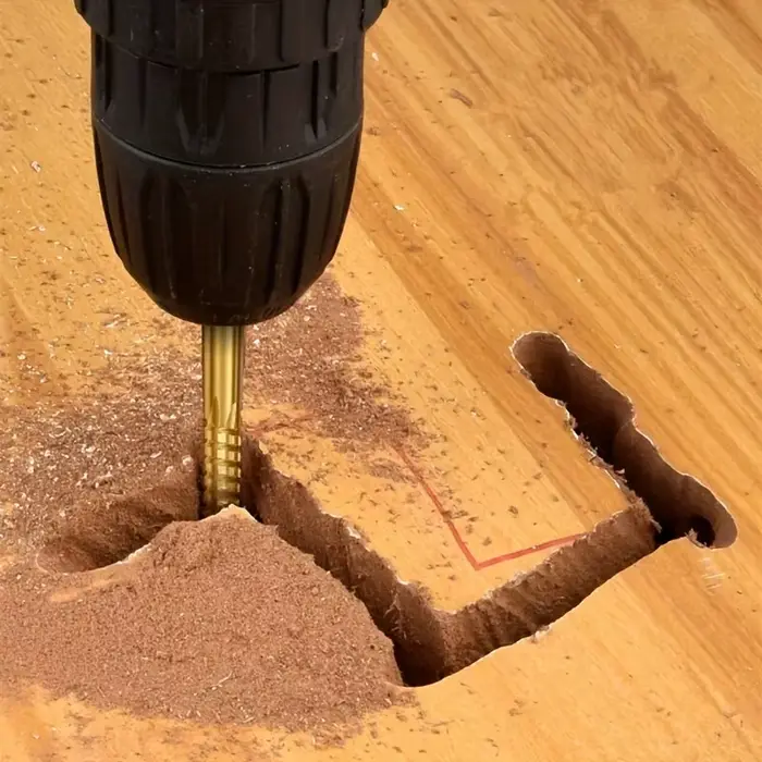 Foret hélicoïdal dentelé pour travaux de calcul