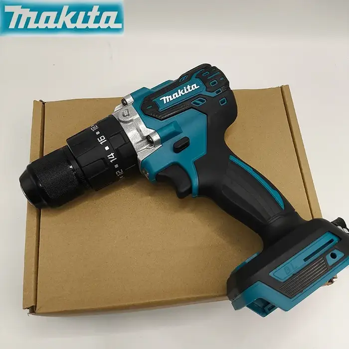 Perceuse à main rechargeable Makita DDF487 18V : Machine nue de 13 mm avec lumière LED