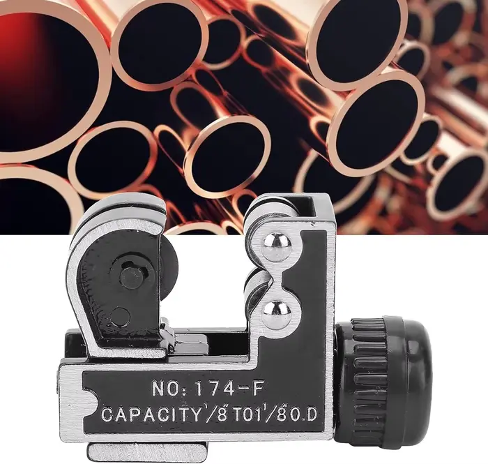 Coupe-tubes pour tubes en cuivre