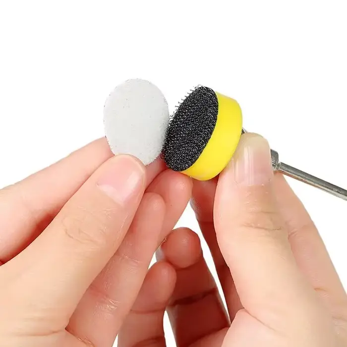 Disques de ponçage à crochet et boucle