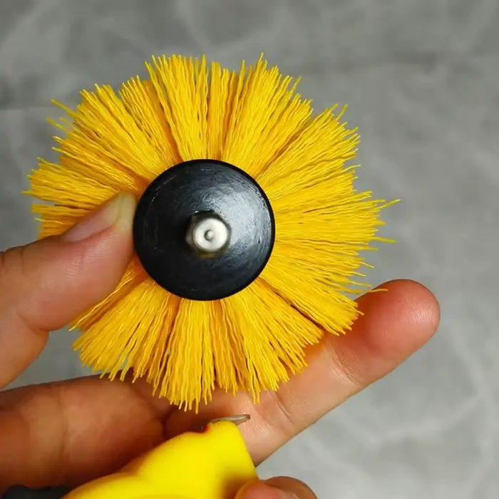 Brosse forage conique pointue pour le nettoyage des carreaux mur permettant d'économiser du temps l'énergie