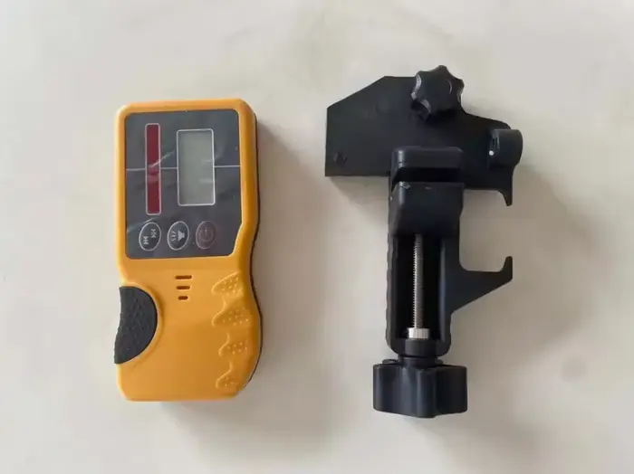 Récepteur pour niveau laser rotatif autonivelant / Détecteur