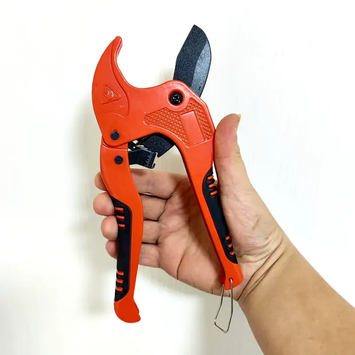 Outils de coupe de tuyaux en PVC