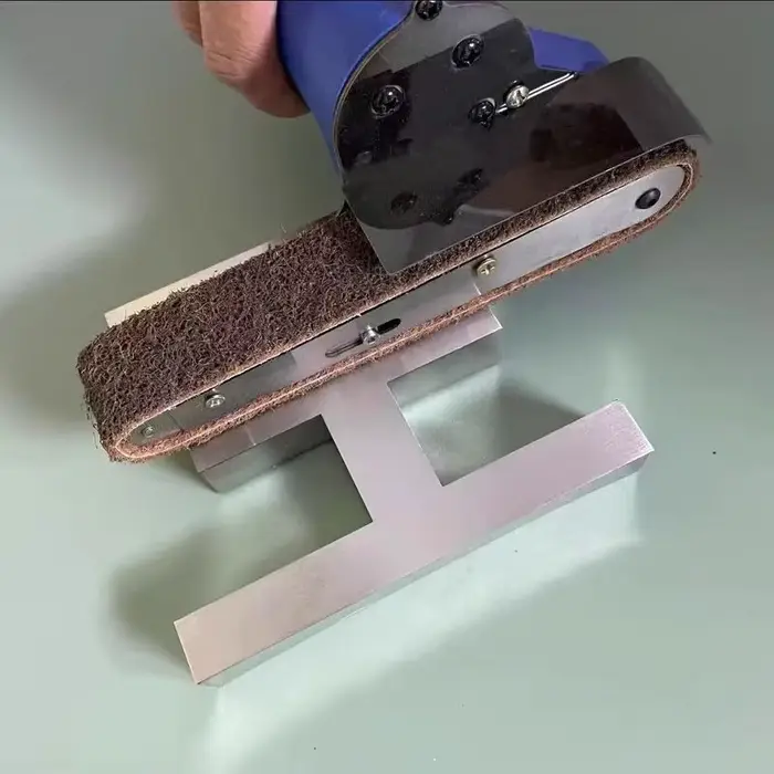 Meuleuse à main spécialement conçue pour le meulage du fer et de l'acier inoxydable