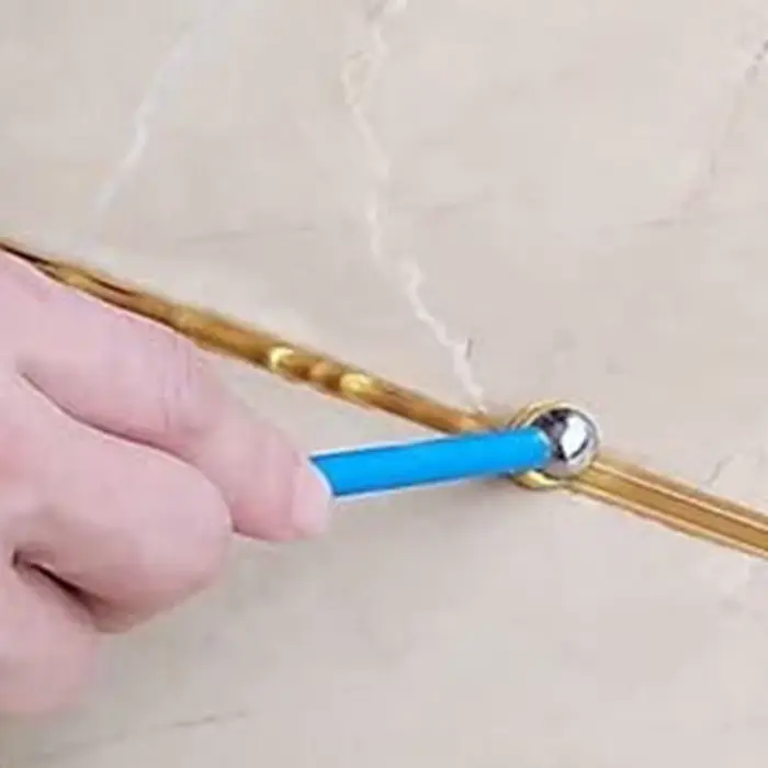 Outil de raclage de calfeutrage en silicone