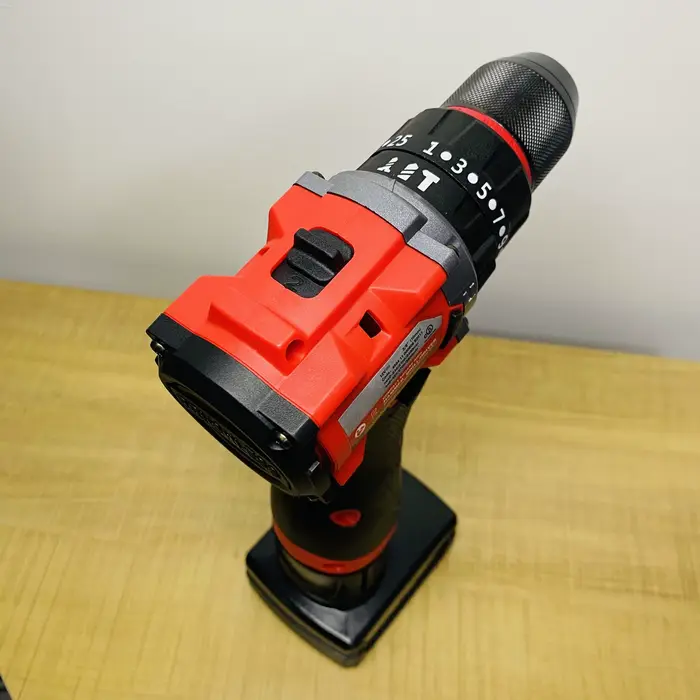 Perceuse-visseuse à percussion sans fil Milwaukee 12V