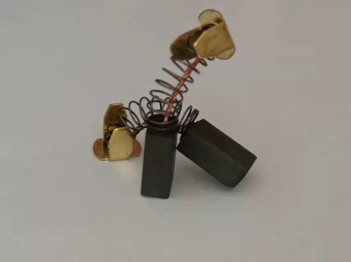 Brosses en carbone pour moteur électrique Bosch