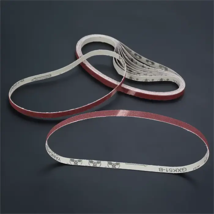 Écran de ponçage avec grille souple pour ponceuse à bande