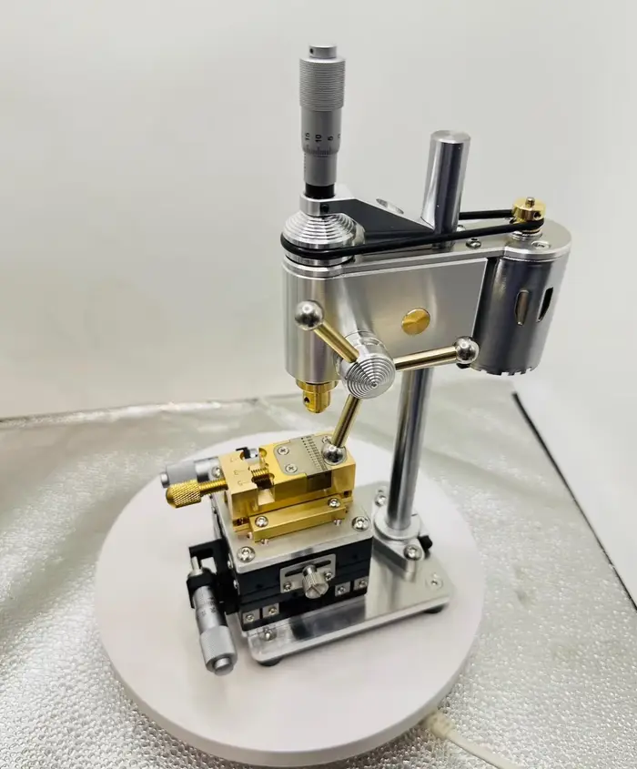 Mini perceuse de précision, outil de réparation de montre, perceuse d'établi avec adaptateur d'alimentation à vitesse réglable, mini perceuse d'établi
