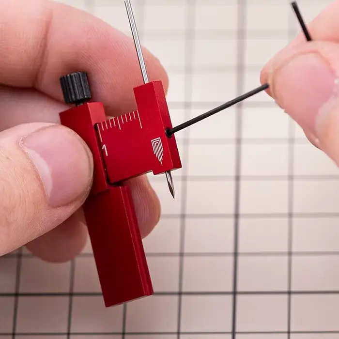 Outils de construction : Règle de traçage équidistante et traçeurs parallèles pour créer des lignes de contour gravées sur les modèles