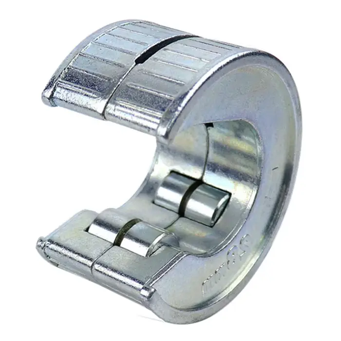 Coupe-tube autobloquant à lame distante