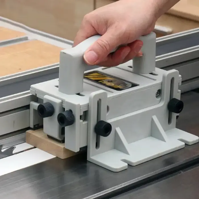Scie de Table bloc poussoir