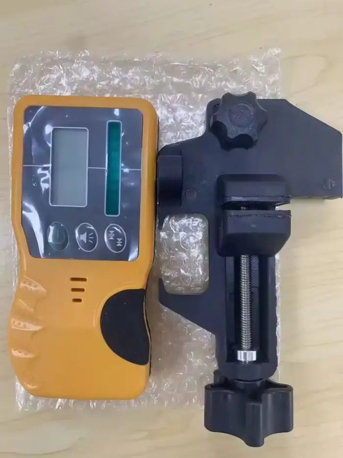 Récepteur pour niveau laser rotatif autonivelant / Détecteur