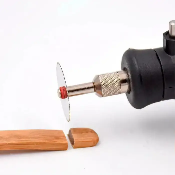 Outil oscillant, outils de coupe