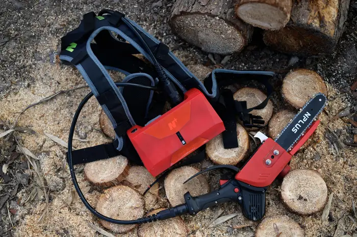 Mini tronçonneuse à batterie 8 pouces