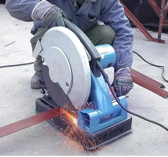 Machine de découpe d'acier