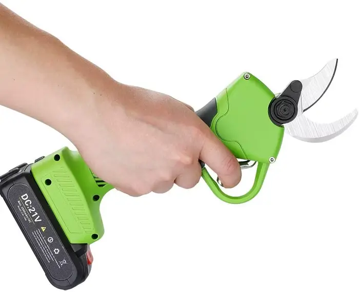 Nouvelles Cisailles Électriques Sans Fil 21V Multifonctionnelles Pratiques pour Tissus et Branches avec Poignée en Plastique pour Usage Domestique