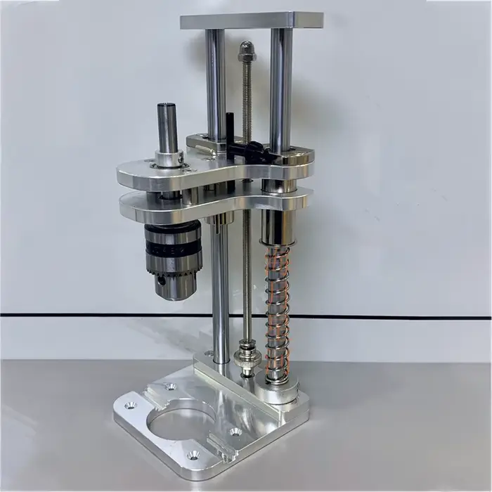 Outil de positionnement vertical pour profilés en aluminium