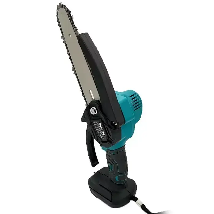 Scie à chaîne Makita de 6 pouces