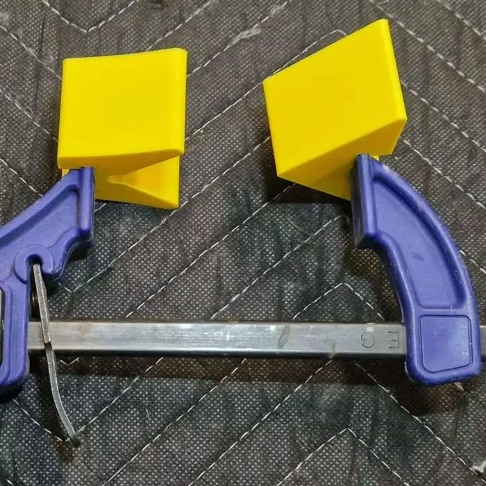 Pince d'angle rapide pour le travail du bois