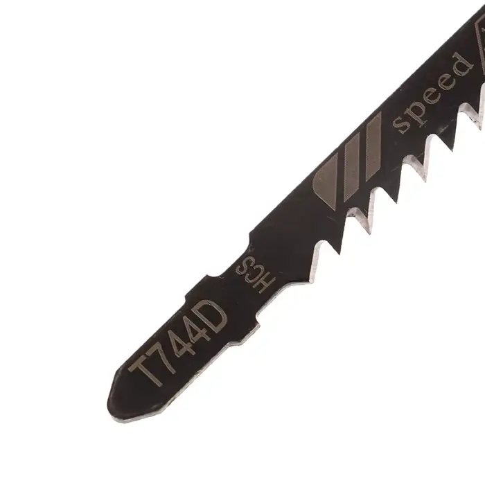 Scie sauteuse longue T744D