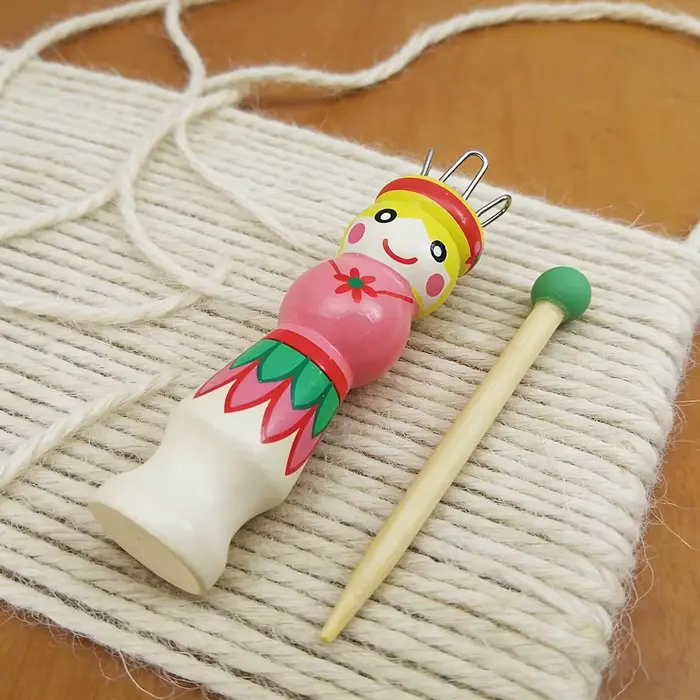 Outils de tressage en bois au design de poupée mignonne pour la création de bracelets