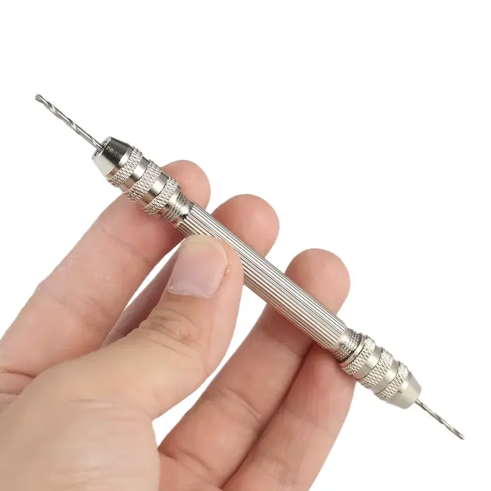 Mini perceuse à main avec 10 pièces