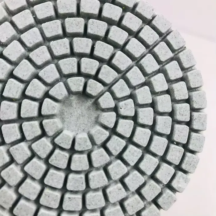 Disque de polissage pour la coupe des carreaux de céramique
